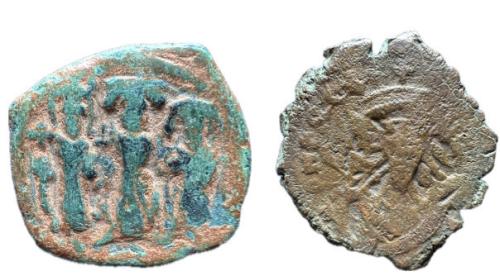 453   -  Lote de 2 Follis de Heraclio y Pohcas.