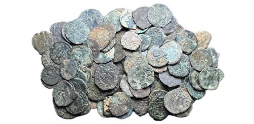 152 - Lote de 95 piezas de Valencia. Entre ellas: Falsas de época,