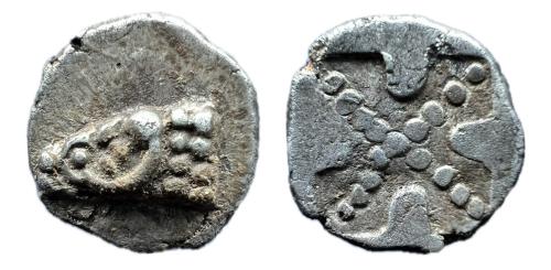 34 - Emporiton-Emporion. Tritartemorion. 450-450 a.C. S. Martín de Ampurias (Gerona). (Abh-No cita). (Acip-5). (MIB-1/051 B)